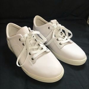 UGG Men’s White Tennis Shoe size 9.5